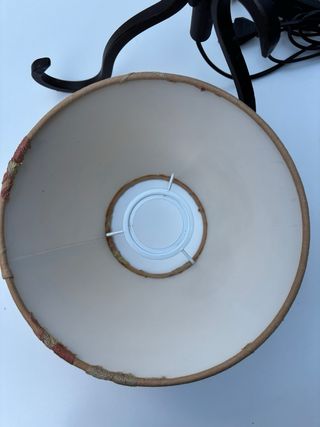 Lámpara de hierro forjado.