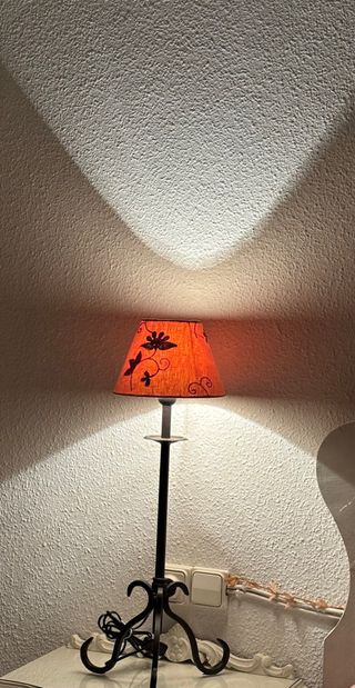 Lámpara de hierro forjado.