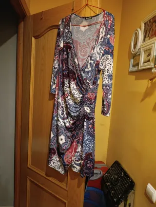 Vestido estampado cruzado