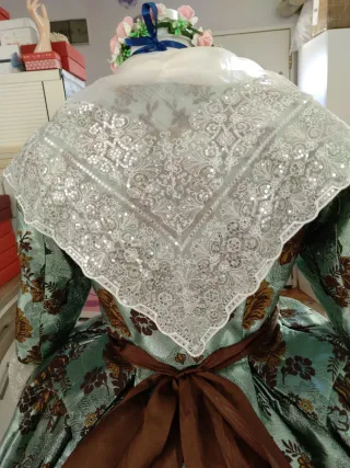 Traje de Fallera con manteletas