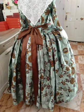 Traje de Fallera con manteletas