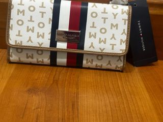 Cartera Tommy Hilfiger Monogram Beige