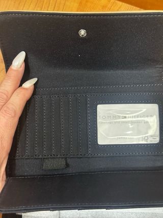 Cartera Tommy Hilfiger Monogram Beige