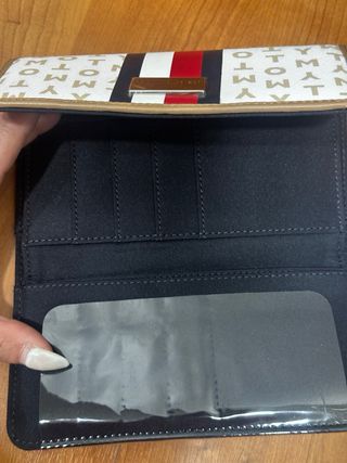 Cartera Tommy Hilfiger Monogram Beige