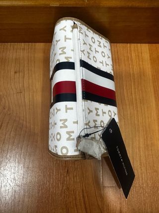 Cartera Tommy Hilfiger Monogram Beige