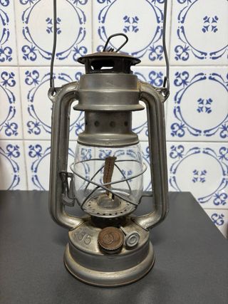 Quinqué antiguo de metal