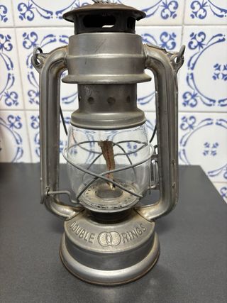 Quinqué antiguo de metal