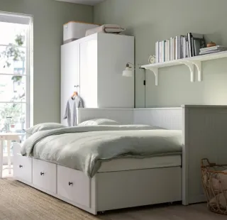 Cama blanca Ikea Hemnes con colchones