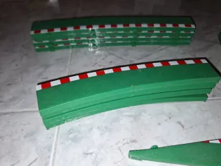 Lote 38 bordes variados pista Scalextric