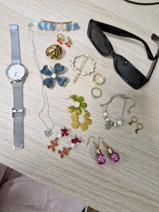 Lote de accesorios: reloj, joyas y gafas