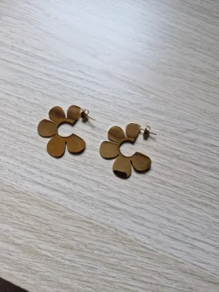 Lote de accesorios: reloj, joyas y gafas