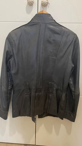 Chaqueta de piel negra