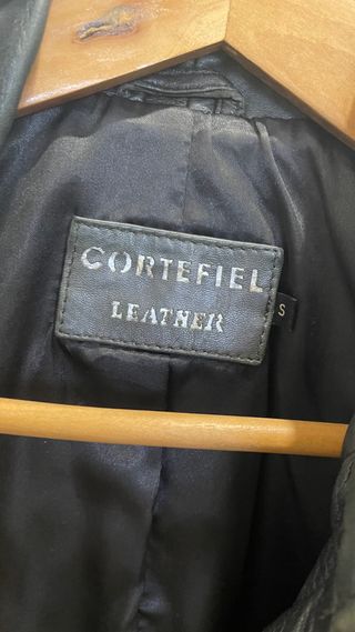 Chaqueta de piel negra