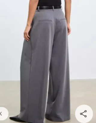 Pantalón gris de pinzas nuevo.precio no negociable