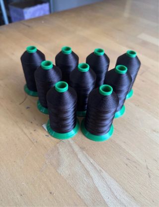 Set 9 fili da cucito n.80 marrone scuro