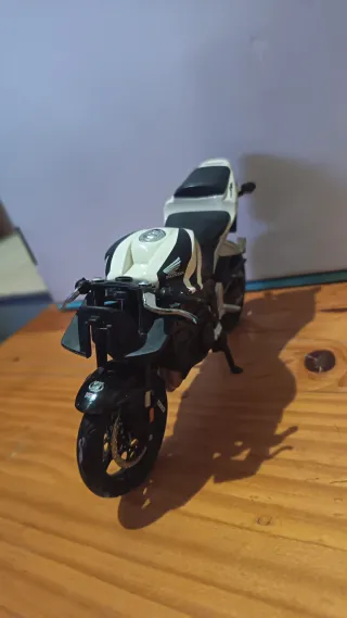 Miniatura Moto Honda Bianca e Nera