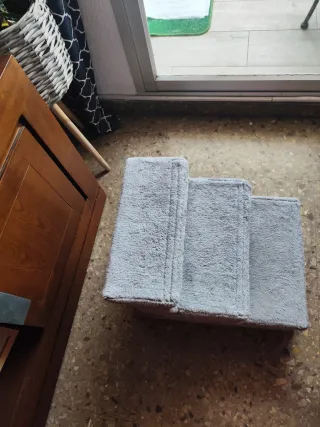 Escalera para perros gris
