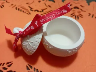 Sfera di Natale in resina ecologica bianca