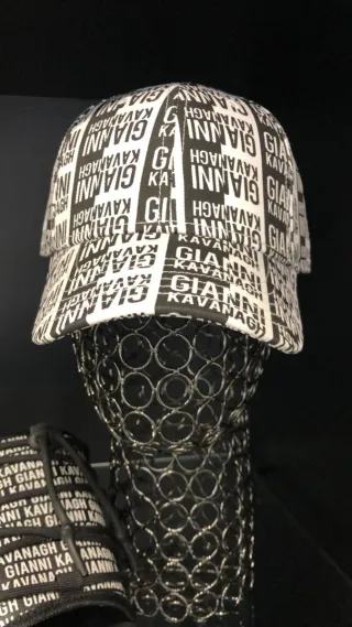 Gorro de lana blanco con pompón