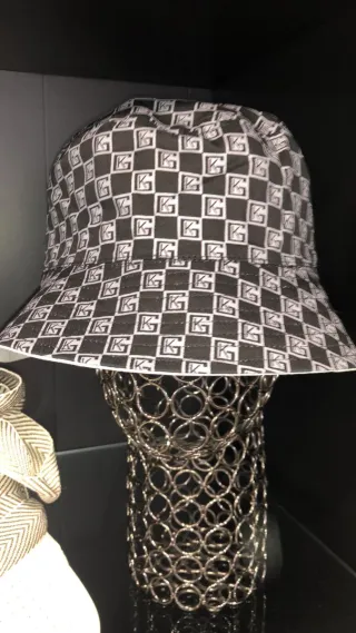 Gorro de lana blanco con pompón