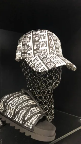 Gorro de lana blanco con pompón