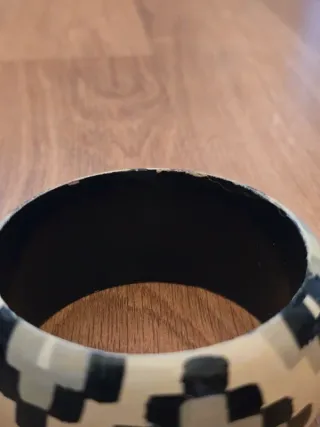 Pulsera ancha a cuadros beige y negro