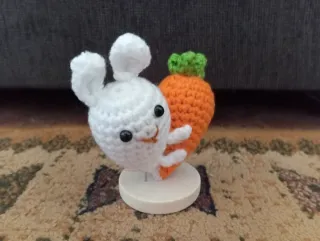 Pack 2 adornos crochet: Conejo y maceta con flores