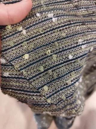 Vestido dorado/verde, ideal para fiestas.