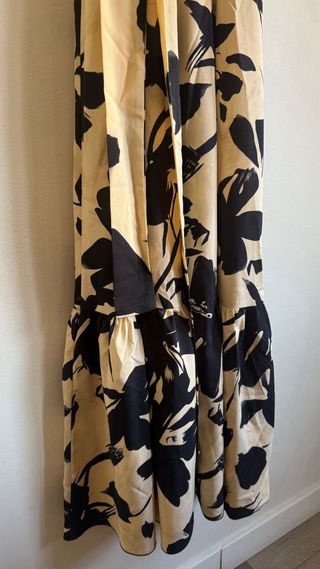 Vestido fiesta falda vuelo negro beige