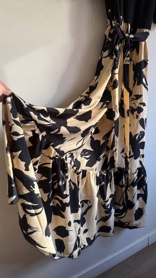 Vestido fiesta falda vuelo negro beige