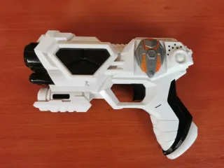 Robot Dominador con Pistola y Escudo