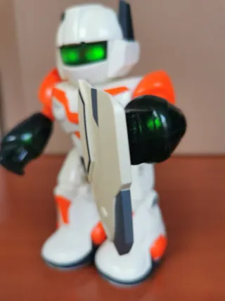 Robot Dominador con Pistola y Escudo