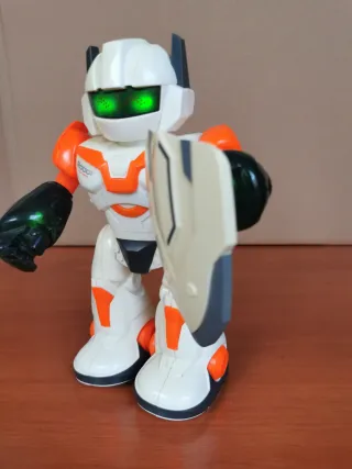 Robot Dominador con Pistola y Escudo