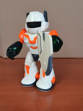 Robot Dominador con Pistola y Escudo