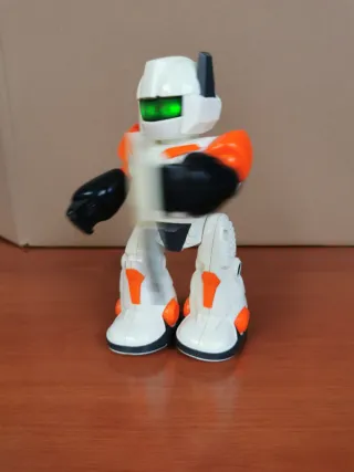 Robot Dominador con Pistola y Escudo