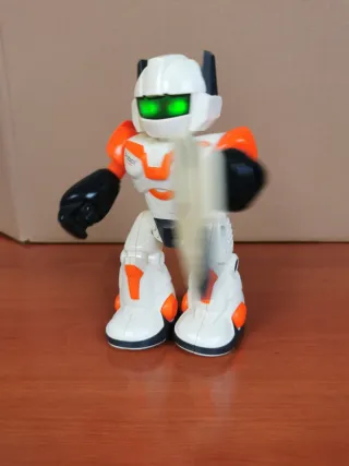 Robot Dominador con Pistola y Escudo