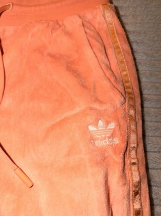 Pantalón chándal Adidas pelo rosa