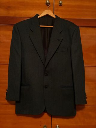 Americana azul con coderas