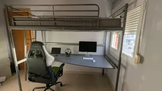 Cama alta escritorio Ikea juvenil