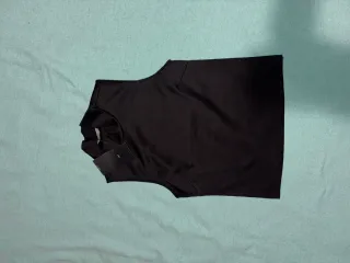 Top licra,medio cuello sin mangas negro