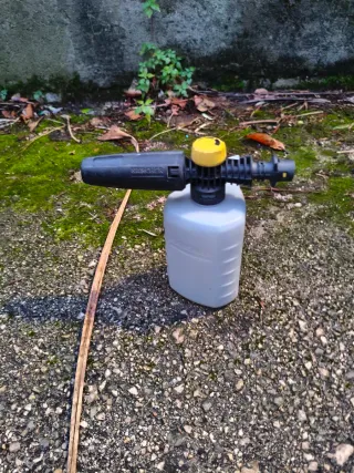 En buen estado + un artículo para poner líquidos