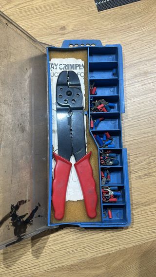 Prensa terminales y conectores