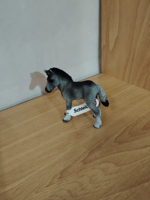 Lote de 6 figuras Schleich: potros y yeguas