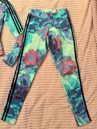 Conjunto Adidas Body y Leggings Estampado