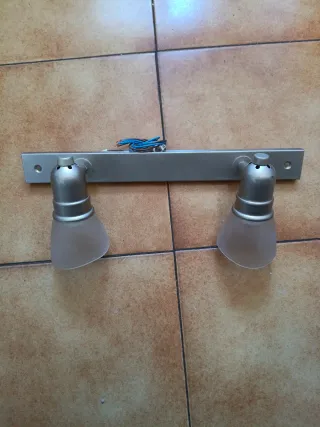 Regleta 2 focos aplique pared o techo.