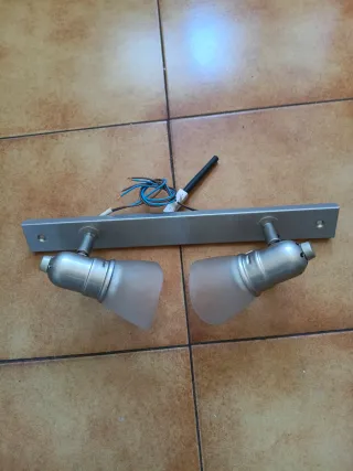 Regleta 2 focos aplique pared o techo.