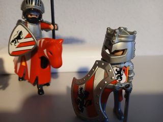 Playmobil Caballeros con Escudo y Bandera