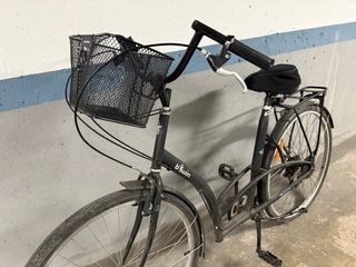 Bicicleta 28 Negra con Cesta
