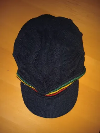 Gorra negra para recoger rastas