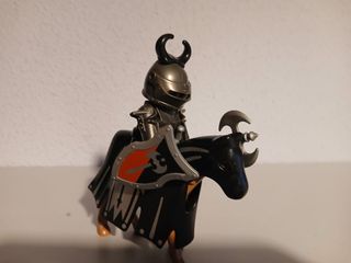 Playmobil Caballero con Hacha y Caballo